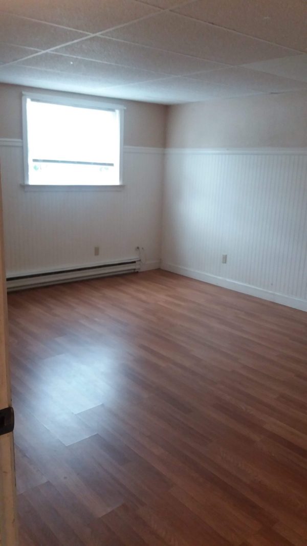 2 Bedroom 1 Bathroom Duplex #6 on Maple in Clarkston - Image 4