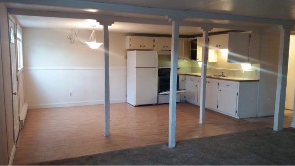 2 Bedroom 1 Bathroom Duplex #6 on Maple in Clarkston