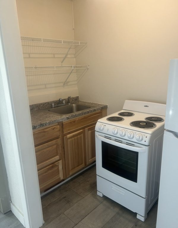 1 bed 1 bath on Elm St. in Clarkston! - Image 3