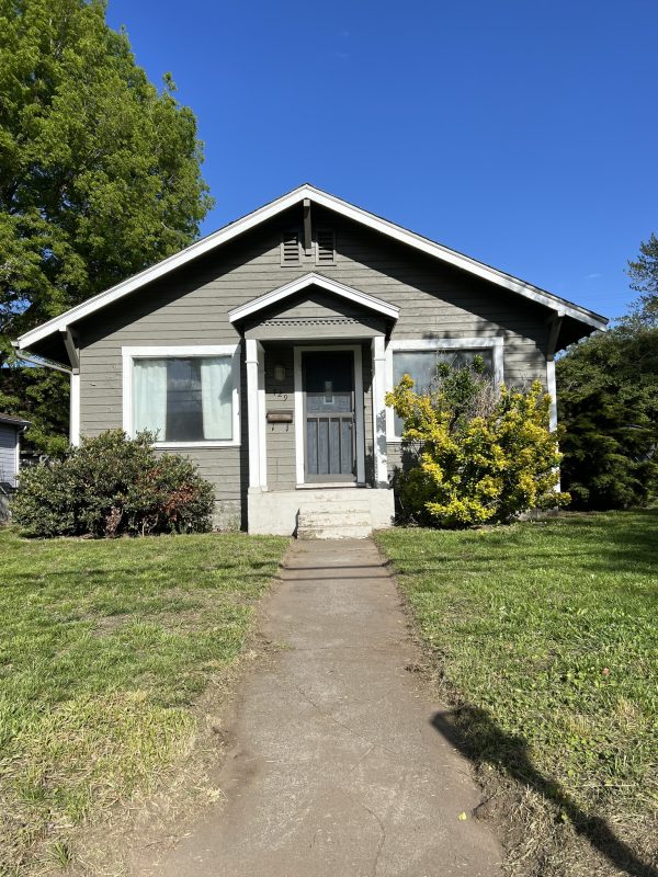 2 bed 1 bath house on 2nd St. in Clarkston, WA