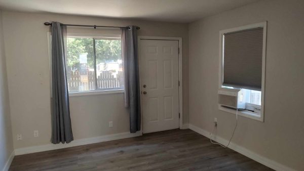 1 bed 1 bath duplex on 8th St in Clarkston - Image 3